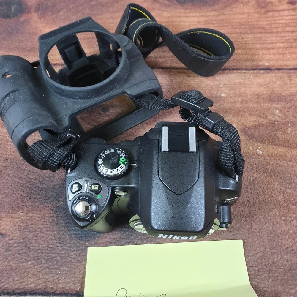 Nikon D40 DSLR Camera Body Black Fair Condition Powers On No Lens Recognition